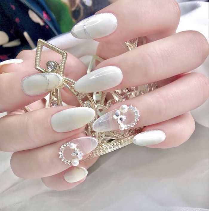 Collection of the most beautiful white nails