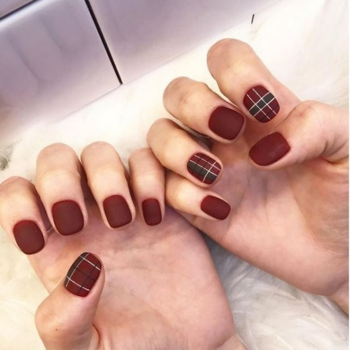 Short nail design with horizontal red stripes