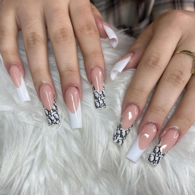 Khám phá và thử nghiệm các mẫu nail Dior ngay hôm nay để trải nghiệm sự đẳng cấp và sang trọng từ thương hiệu hàng đầu thế giới