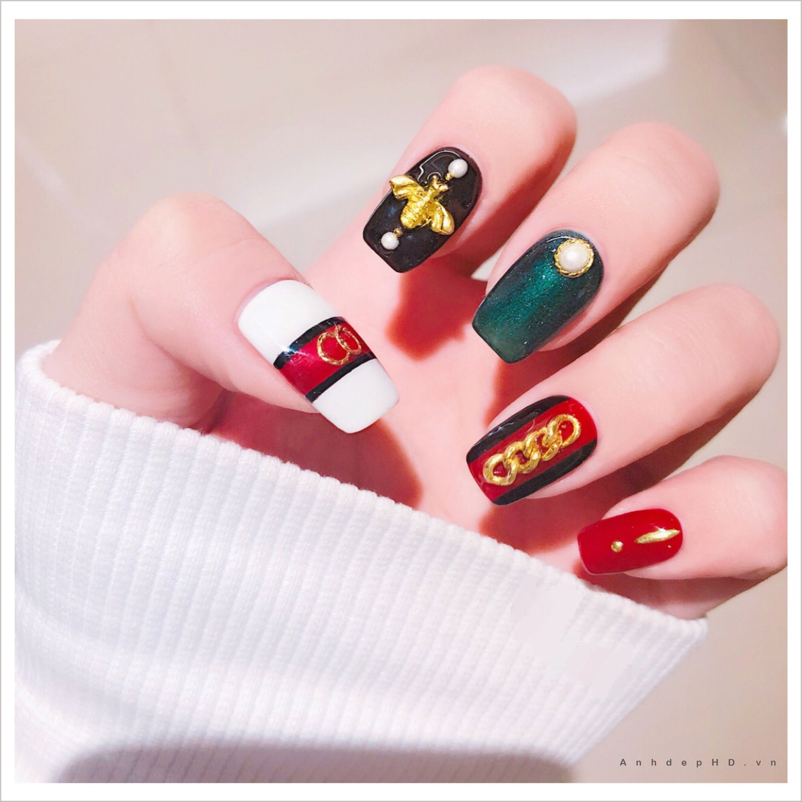 Luxury gucci-inspired nail designs with elegant styling — design 28
