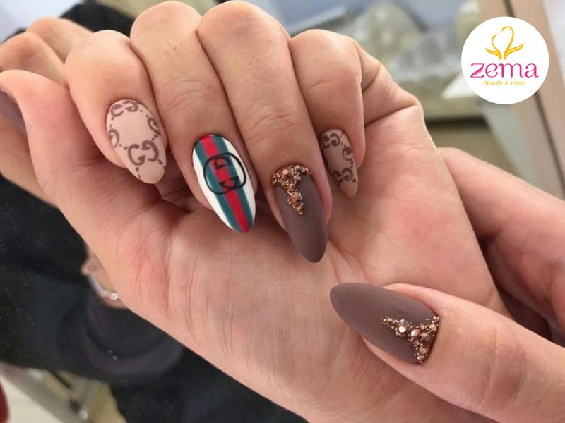 Luxury gucci-inspired nail designs — design 31