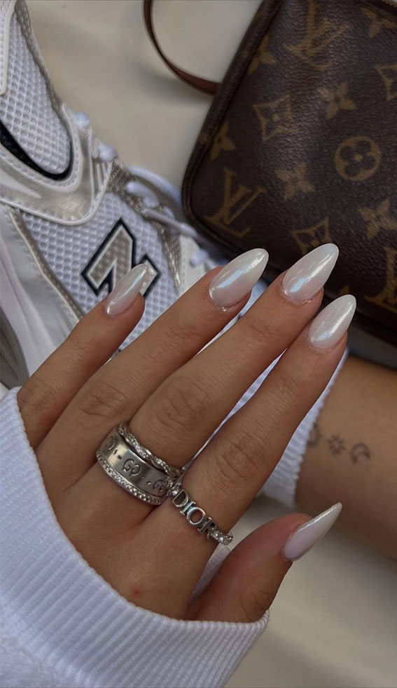 Đón nhận sự thay đổi và phong cách mới mẻ với những gợi ý nail từ Hailey Bieber, giúp bạn luôn là người tiên phong trong làm đẹp móng