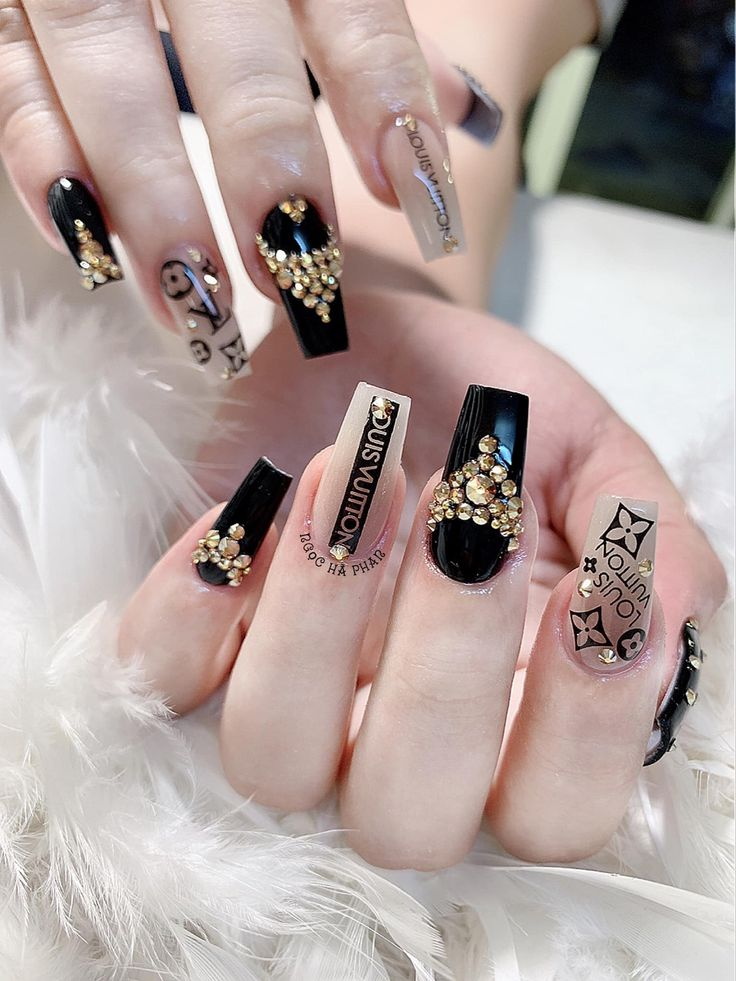 Elegant chanel-inspired nail designs — design 10