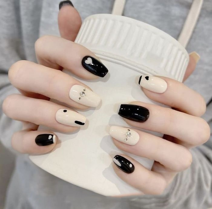 Nail designs suitable for all nail forms