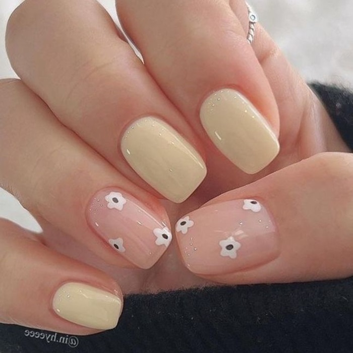 Nail vẽ hoa nhí xinh xắn dành cho các bạn sinh viên khi đi học, đi chơi,…