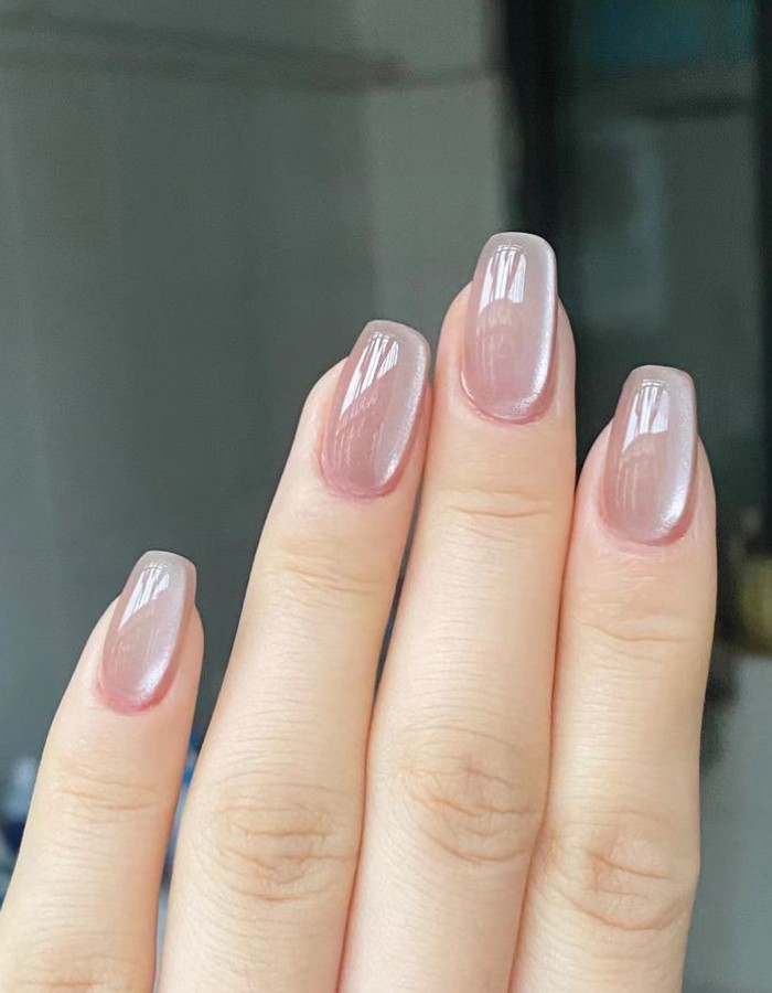 Feminine pink cat eye jelly nail color