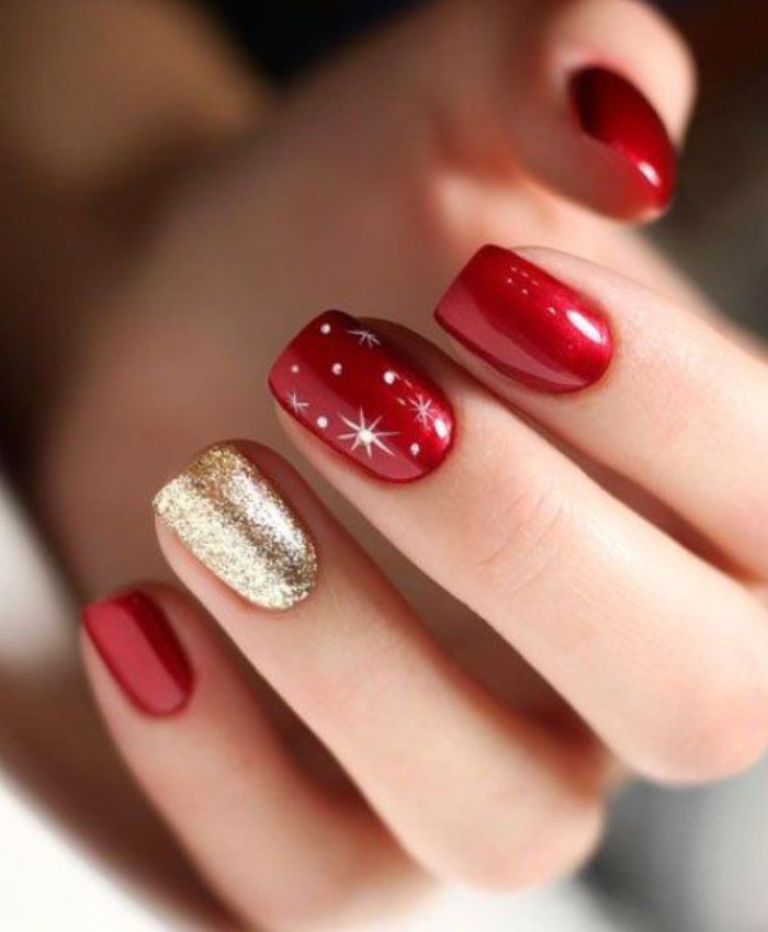 Mẫu nail đơn giản cho da ngăm màu đỏ tươi phủ kim tuyến