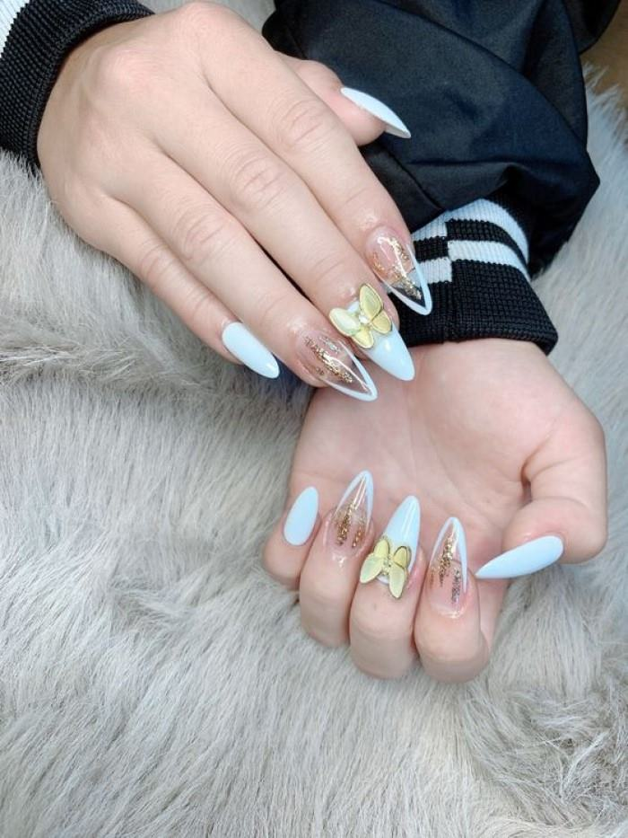 Mẫu nail móng tròn màu trắng phối móng trong đẹp
