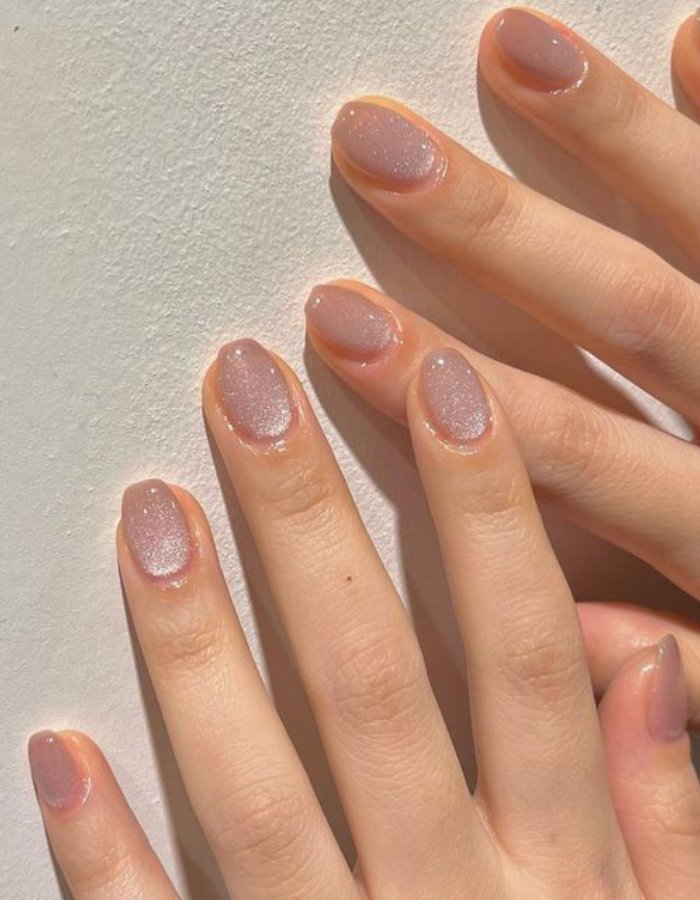 Cat's eye jelly nails for short nails