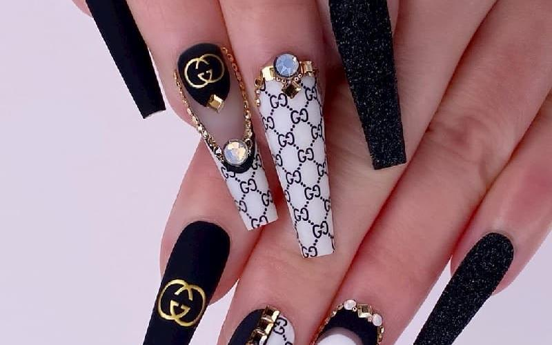 Luxury gucci-inspired nail designs — design 70