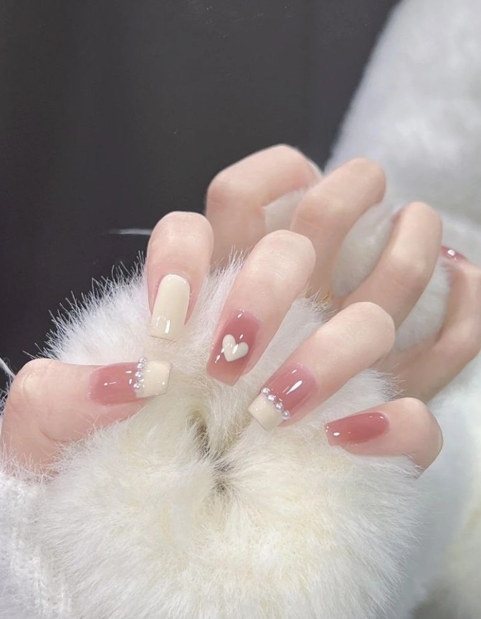 Jelly painted nails combine two cute pink and white colors