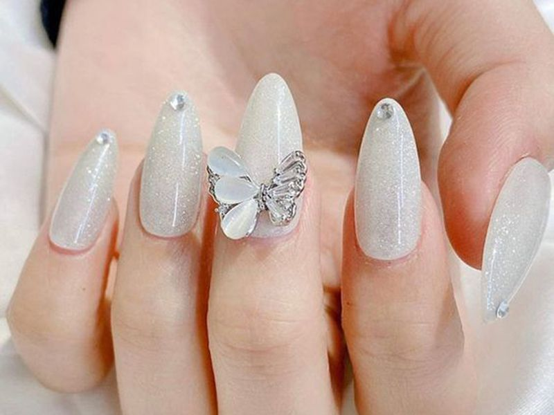 Sparkling rhinestone nail designs — design 47