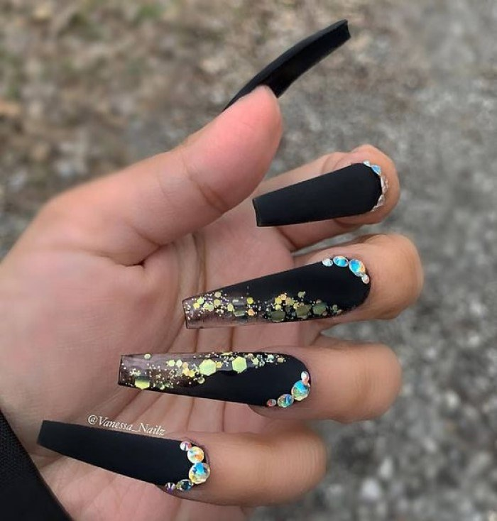 Suggested sparkling black nail designs