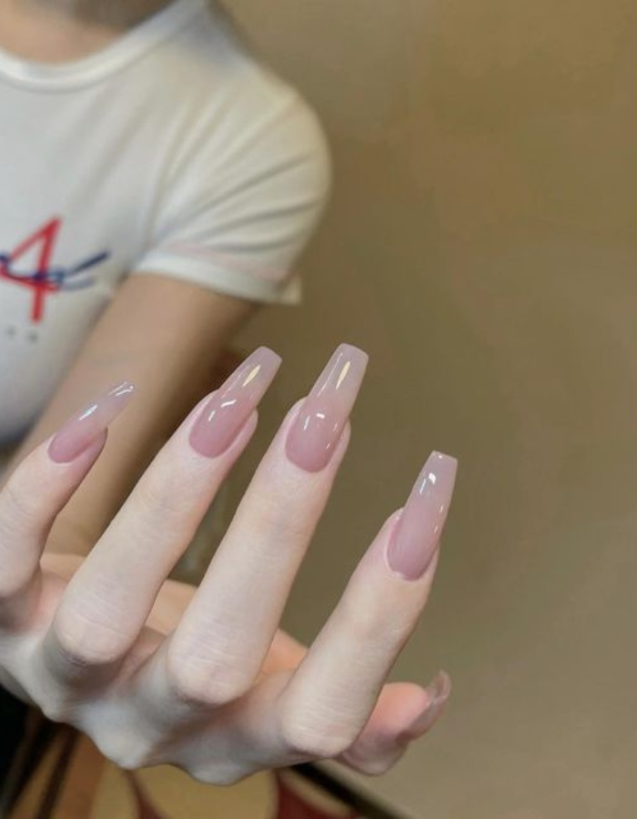 Simple long jelly nail design in light pink color