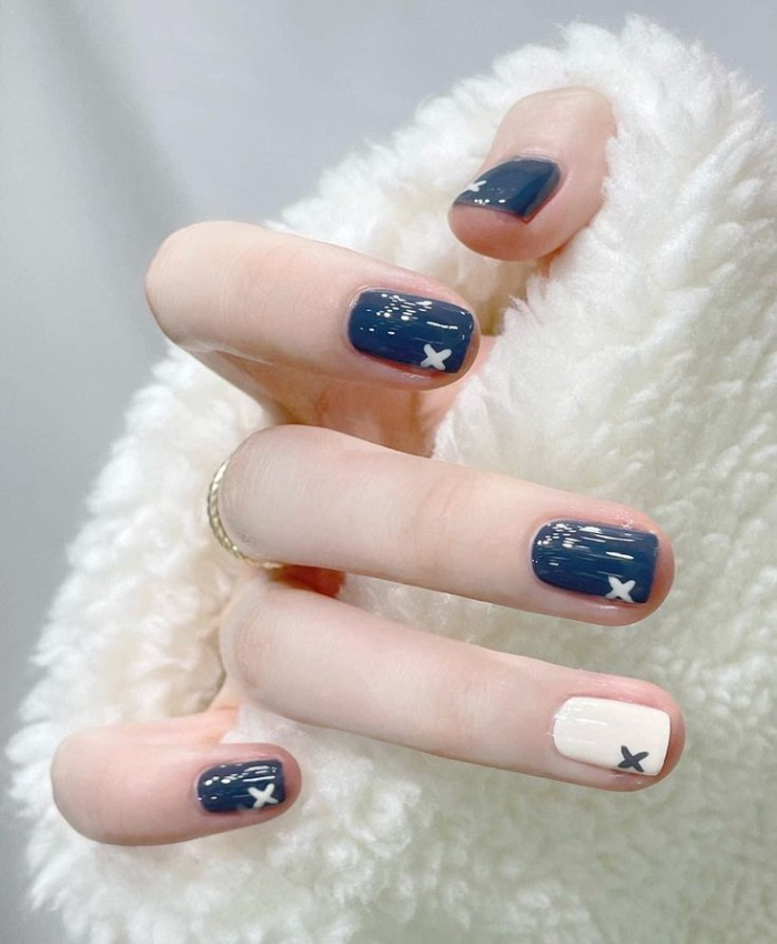 Nail xanh cổ vịt đậm phối trắng chữ X cực kỳ tôn da
