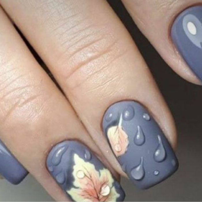 Nail giọt nước khi vẽ trên nền càng tối sẽ tạo được nét độc đáo riêng biệt