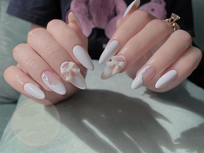 Suggestions for beautiful nail designs with bows for her to apply