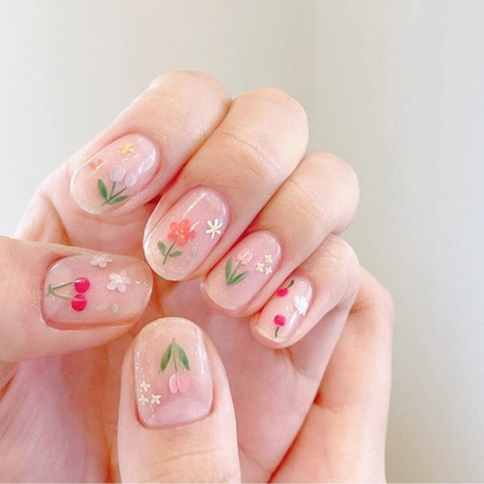 Nail hoa xinh đẹp lấy cảm hứng từ những bông hoa tulip trong nắng sớm