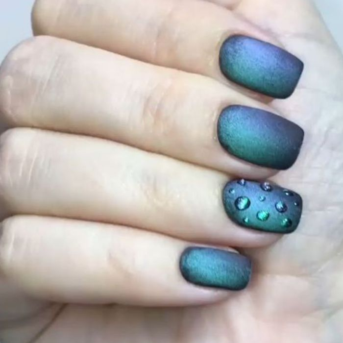 Mẫu nail tạo sự cá tính khi kết hợp với những màu đặc biệt