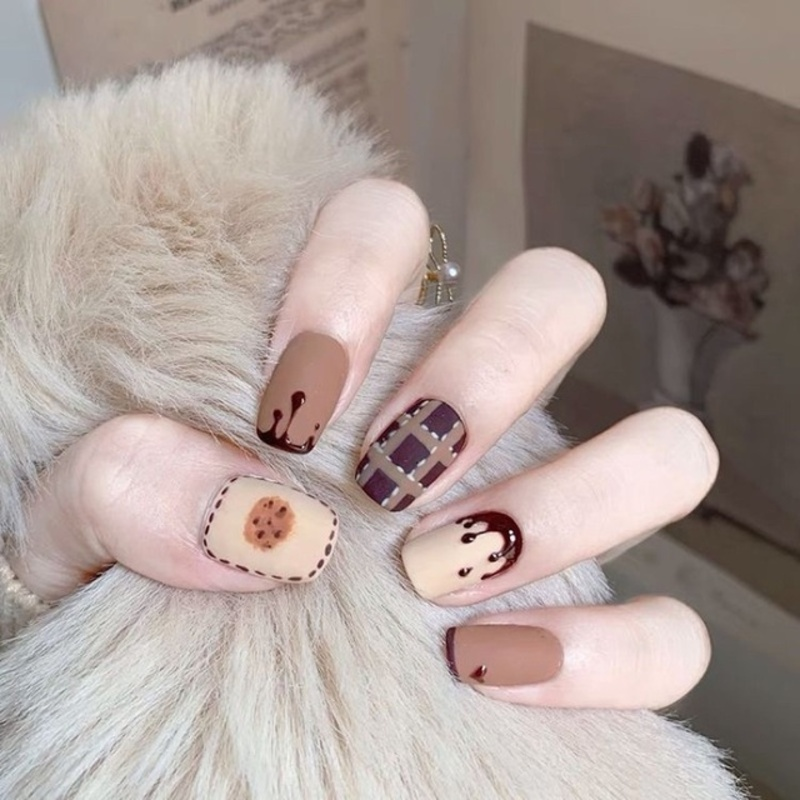 Milky tea-colored nail designs — design 29