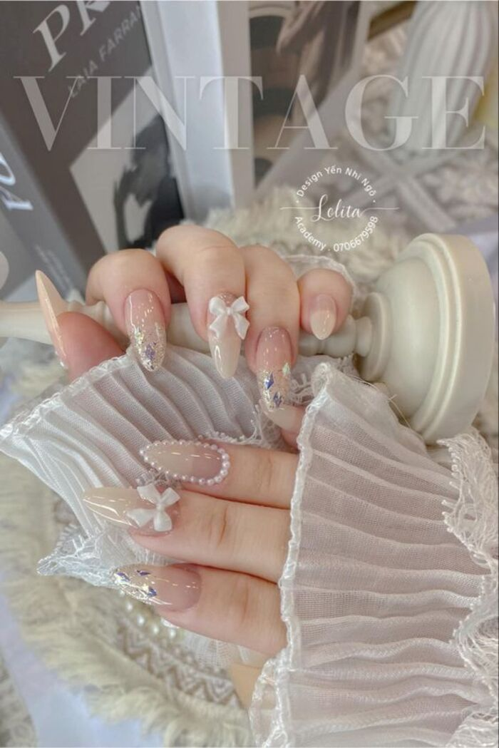 Gentle bridal nail