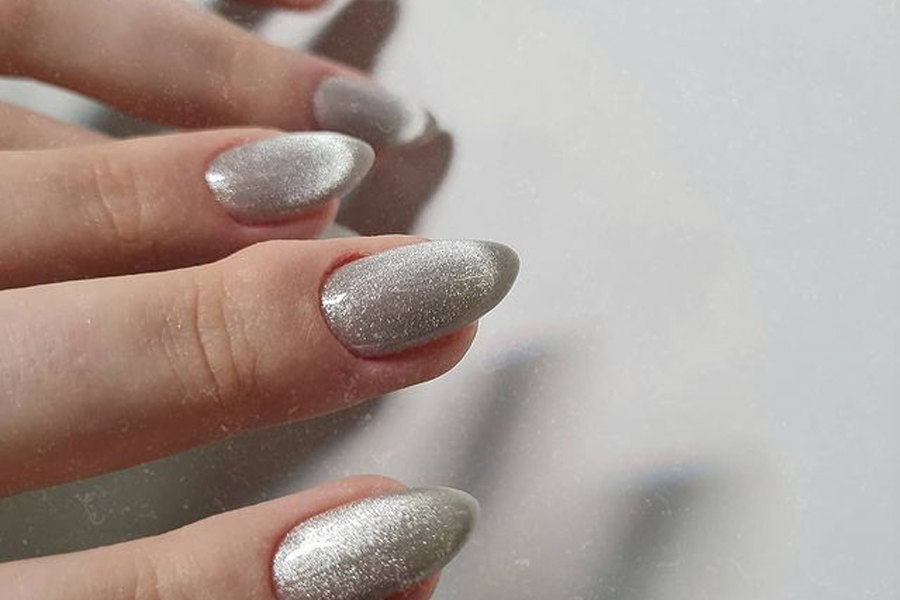 Make your day sparkle with this silver nail color! ๐ซโจ #SilverNailColor