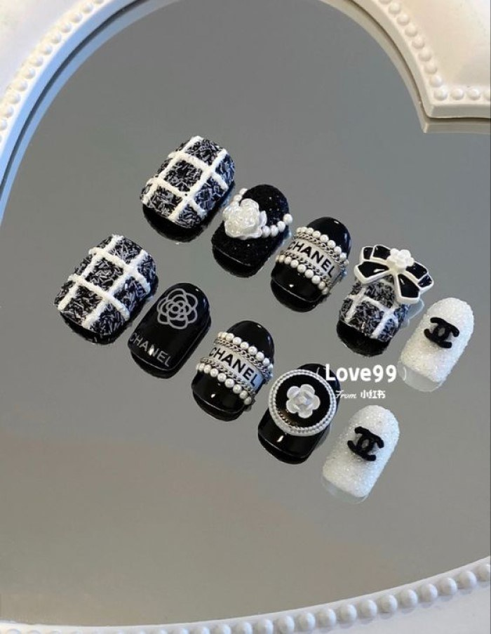 Beautiful, classy black nail design