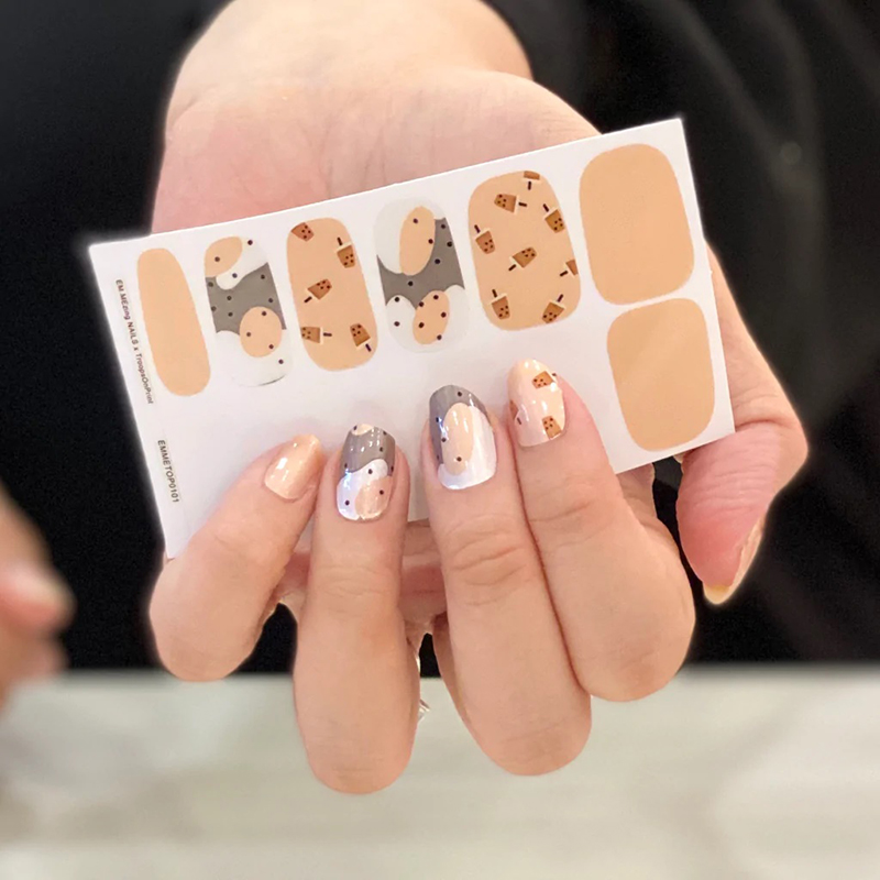 Milky tea-colored nail designs — design 34