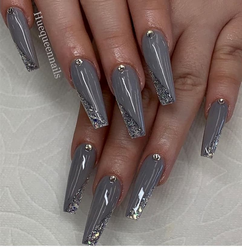 Gray nails