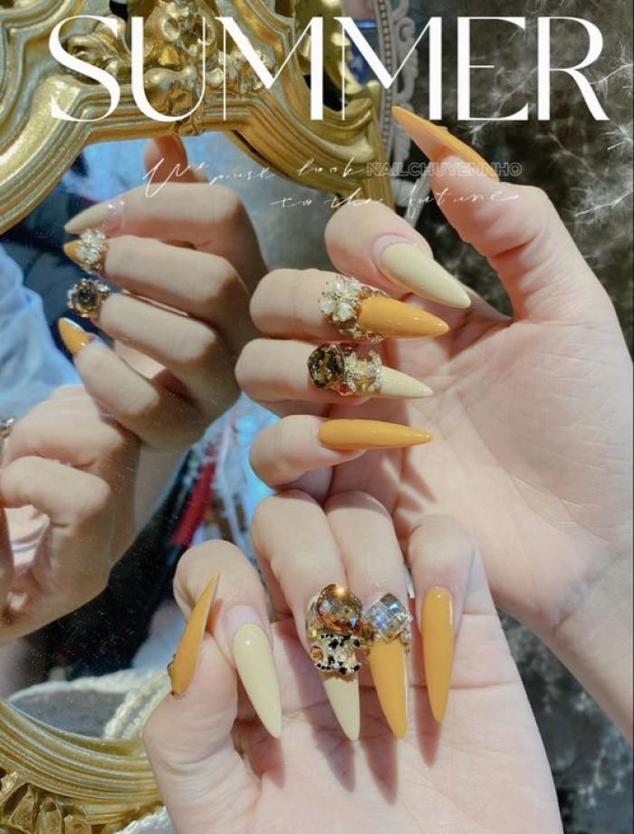 Nail đẹp nhọn màu vàng đẹp