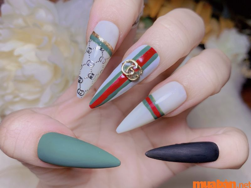 Luxury gucci-inspired nail designs — design 5