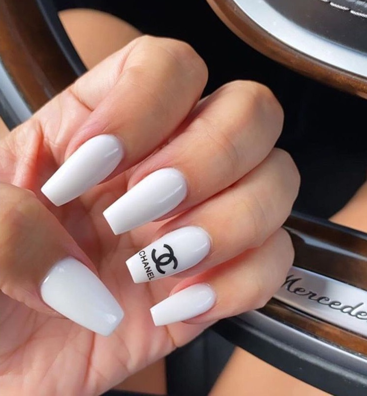 Elegant chanel-inspired nail designs — design 54
