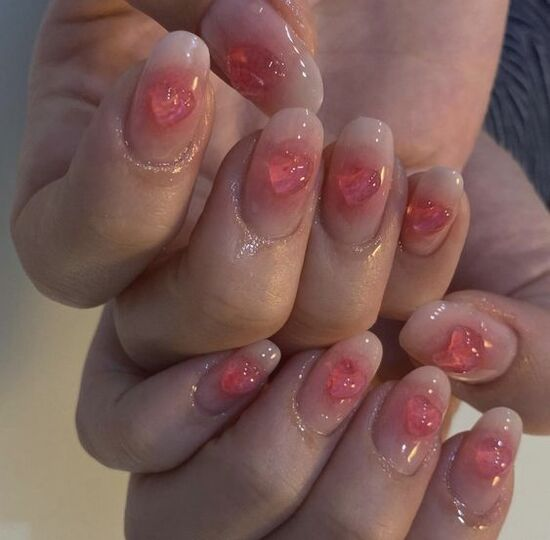 Một trong những kiểu nail nổi bật là nail bài , những đường nét tinh tế và độc đáo tạo ra một diện mạo mới lạ cho đôi bàn tay.