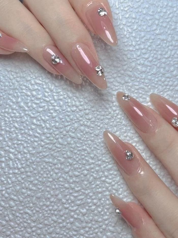 Simple ombre nail set with stones