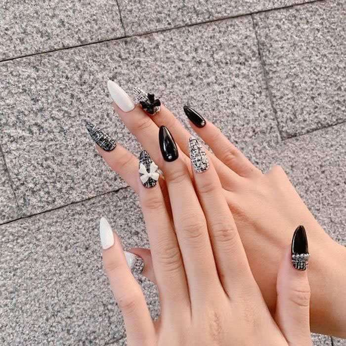 Stylish with a simple nail design combined with a bow