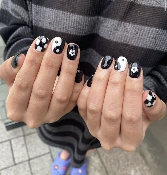 Black and white nails with new patterns