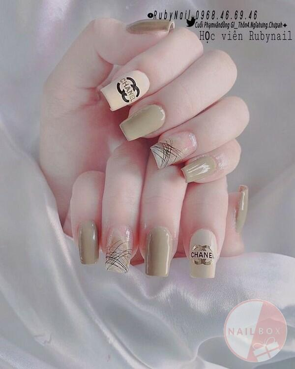 Elegant chanel-inspired nail designs — design 66