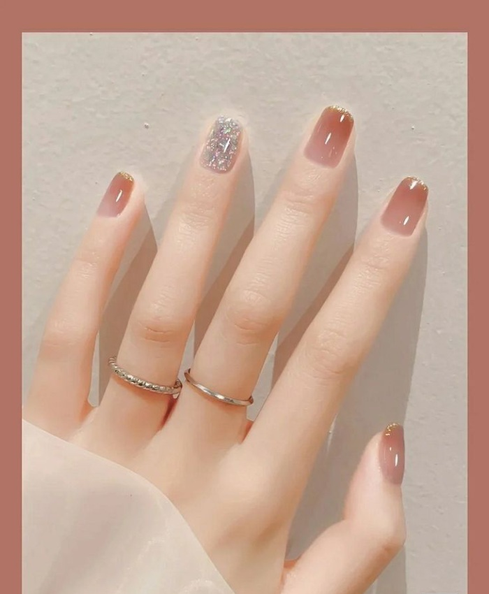 Nail ombre cam đất kết hợp kim tuyến dành cho cô nàng công sở