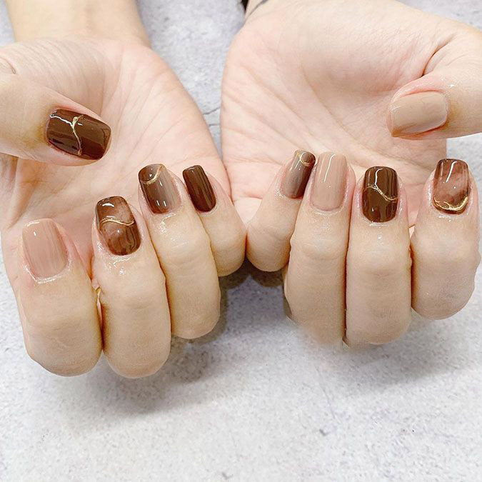 Milky tea-colored nail designs — design 54