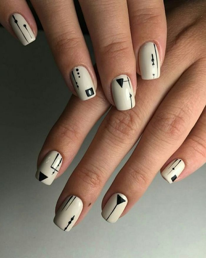 The nail style seems simple but is not monotonous