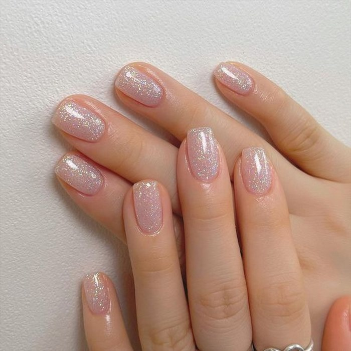 Korean cat eye nails are super feminine