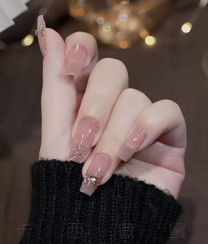 Add some glitter and a very pretty mirror pattern