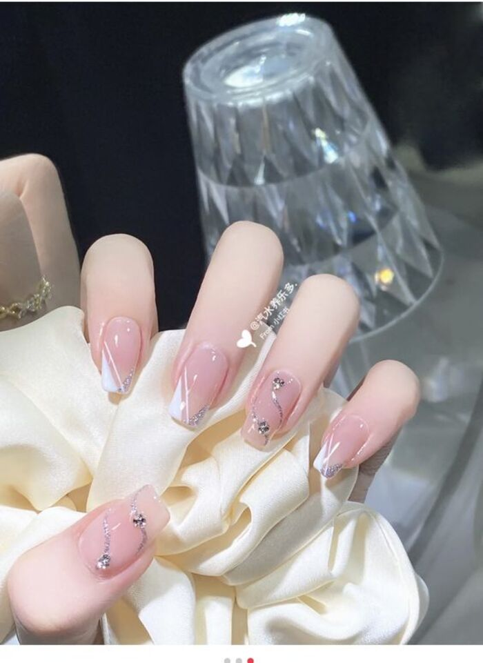 Nail style for ladylike brides