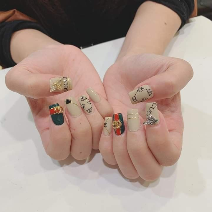 Luxury gucci-inspired nail designs — design 20