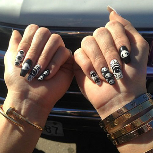 Sắc màu phong phú và phóng khoáng trong mẫu nail Kylie Kenner