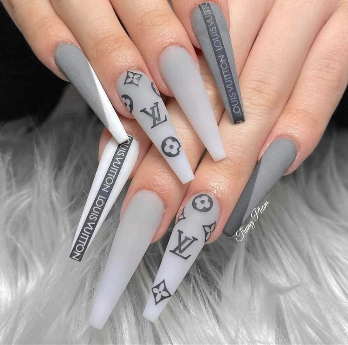 Bộ sưu tập Nail LV là sự kết hợp hoàn hảo giữa nghệ thuật và thời trang