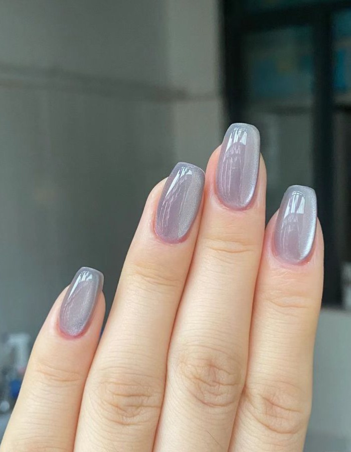 Beautiful pale purple cat eye jelly nail polish