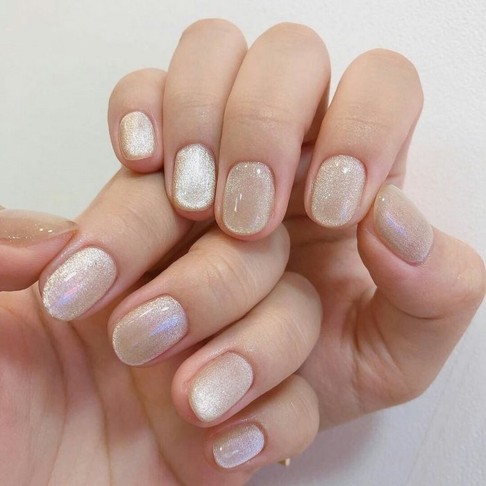 Cat eye nail design with short nails