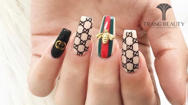 Luxury gucci-inspired nail designs — design 48