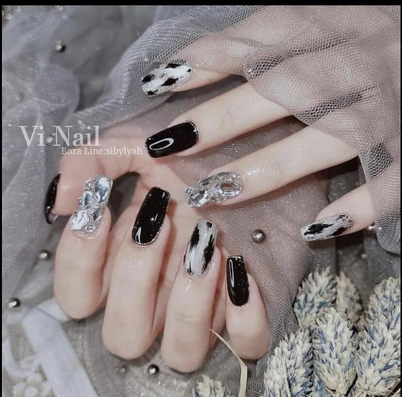 Sparkling rhinestone nail designs with elegant styling — design 11